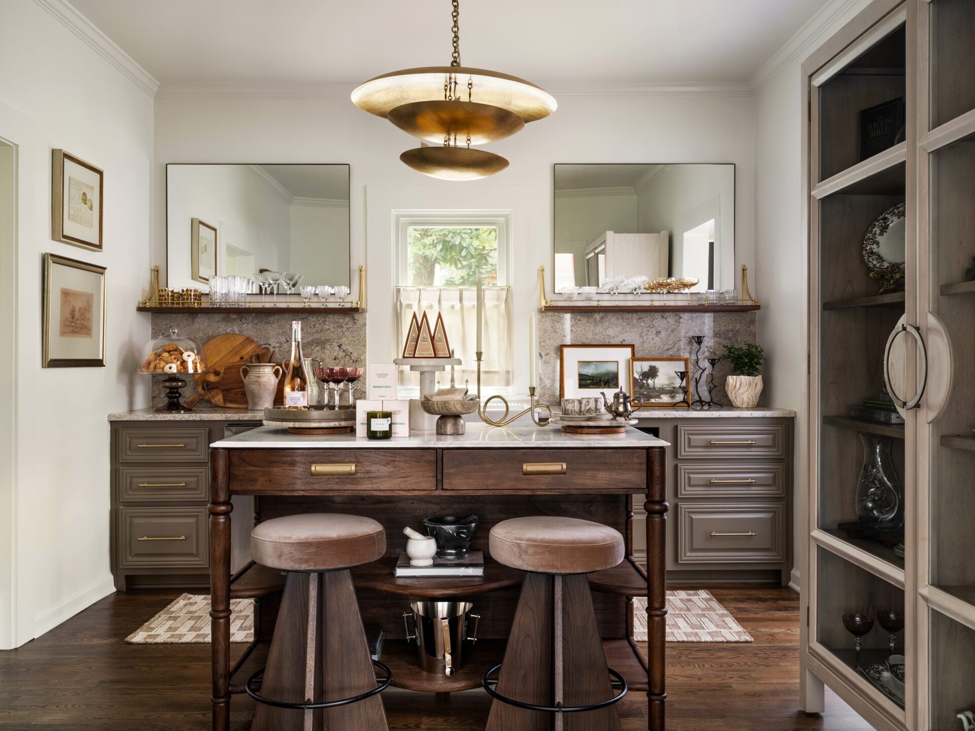 Kitchen & Dining